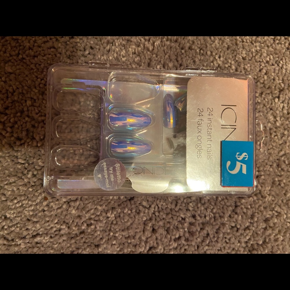 Icing metallic fake nails